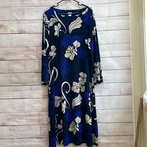 CHICOS TRAVELER KNIT MAXI DRESS IN NAVY BLUE FLORAL - Picture 1 of 6